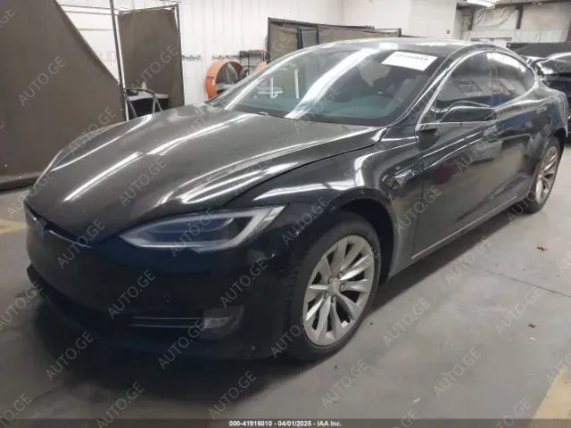 Tesla Model S 2018 — photo 2