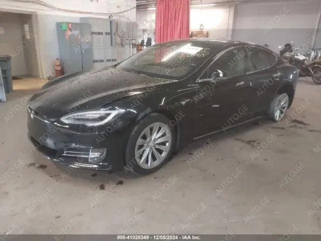 Tesla Model S 2018 — photo 2