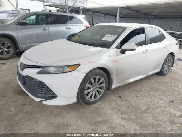 Toyota Camry 2018 — photo 2