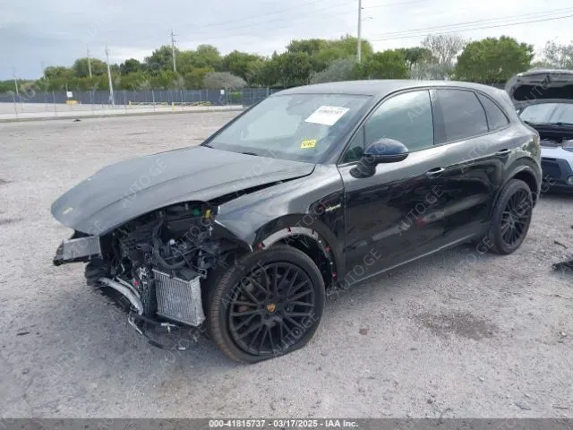 Porsche Cayenne 2021 — photo 2