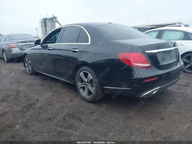 Mercedes-Benz E-300C 2019 — photo 2