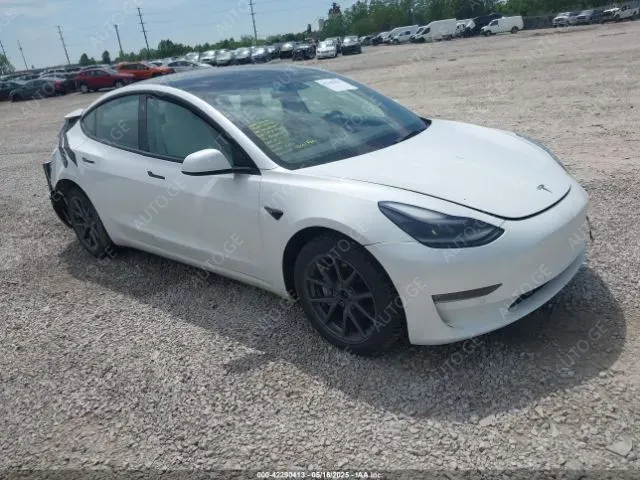 Tesla Model-3-Tesla