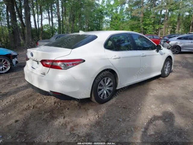 Toyota Camry 2019 — photo 2