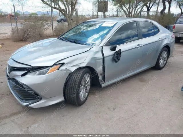 Toyota Camry 2018 — photo 2