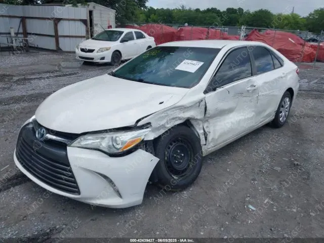 Toyota Camry 2015 — photo 2