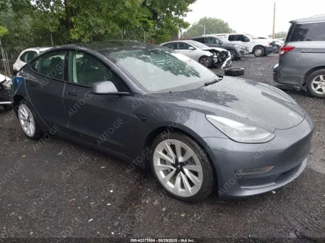 Tesla Model-3-Tesla