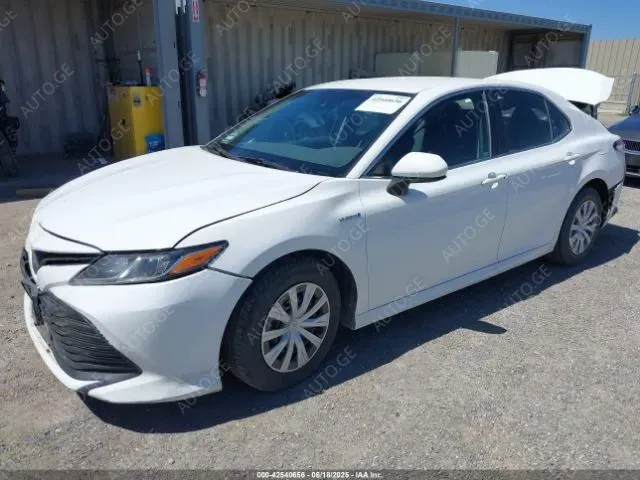 Toyota Camry 2018 — photo 2