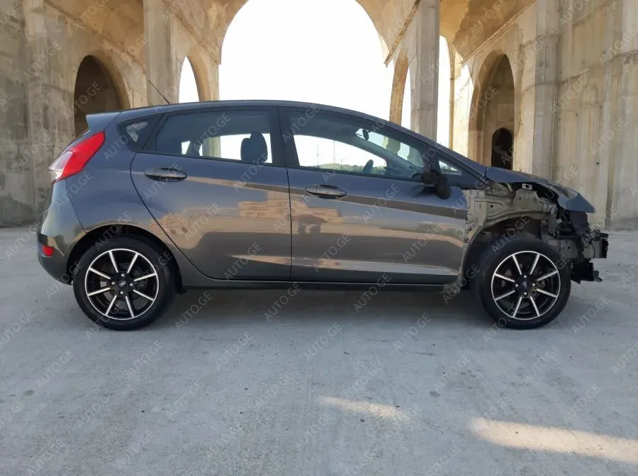 Ford Fiesta 2018 — photo 2