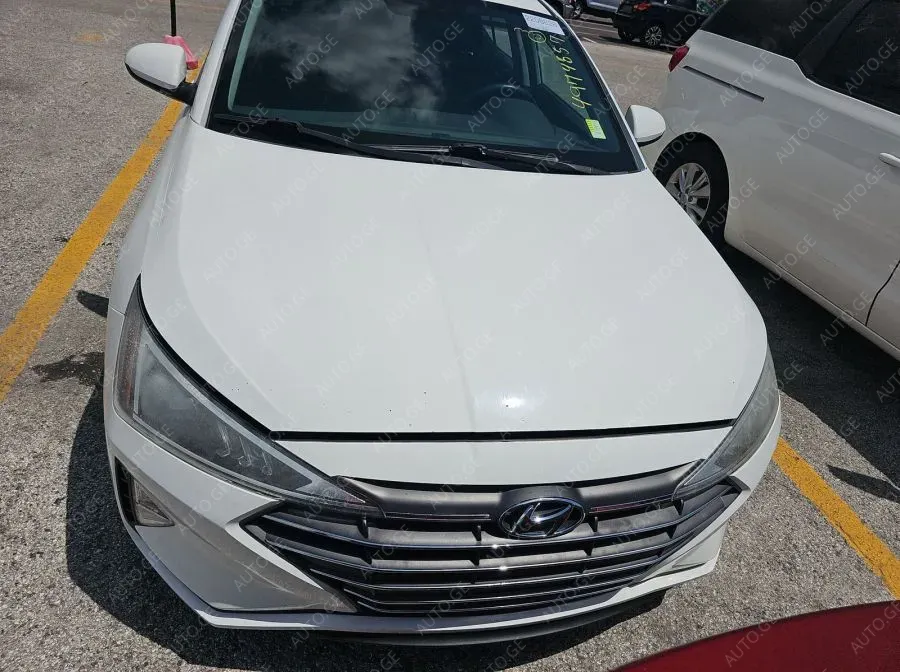 Hyundai Elantra 2019 — photo 2