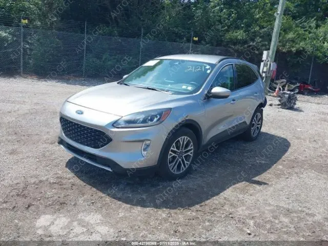 Ford Escape 2021 — photo 2