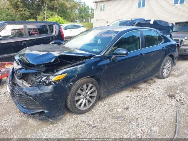 Toyota Camry 2018 — photo 2