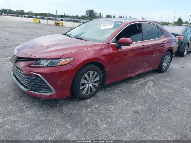 Toyota Camry 2022 — photo 2
