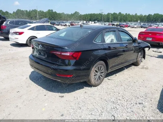 Volkswagen Jetta 2021 — photo 2