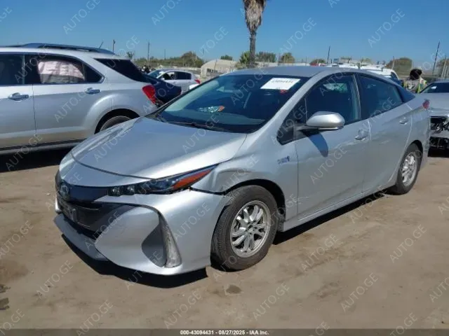 Toyota Prius-Prime 2018 — photo 2