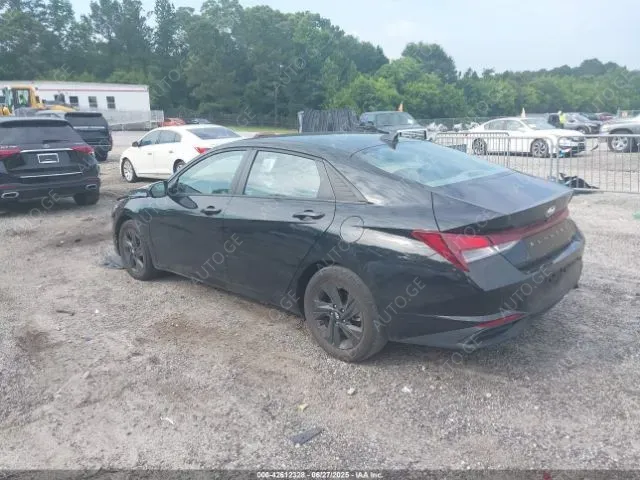 Hyundai Elantra 2023 — photo 2