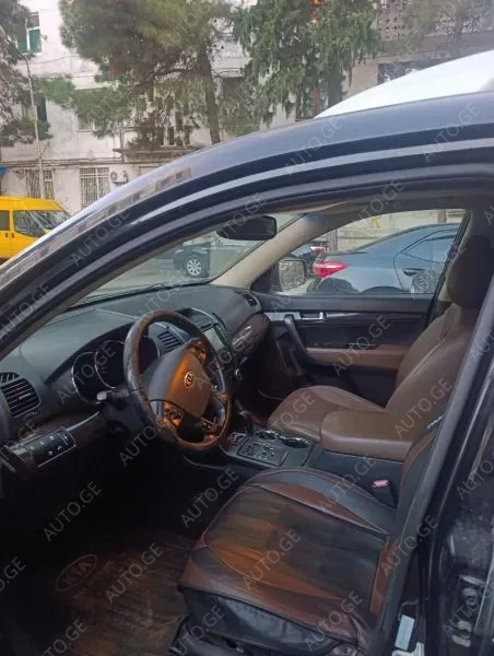 Kia Sorento 2011 — photo 2