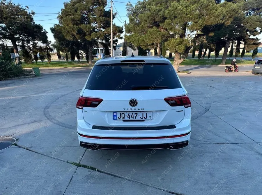 Volkswagen Tiguan 2022 — photo 2