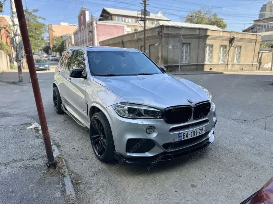 BMW X5 2018 — photo 2
