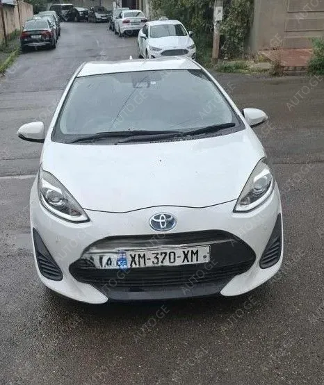 Toyota Aqua 2018 — photo 2