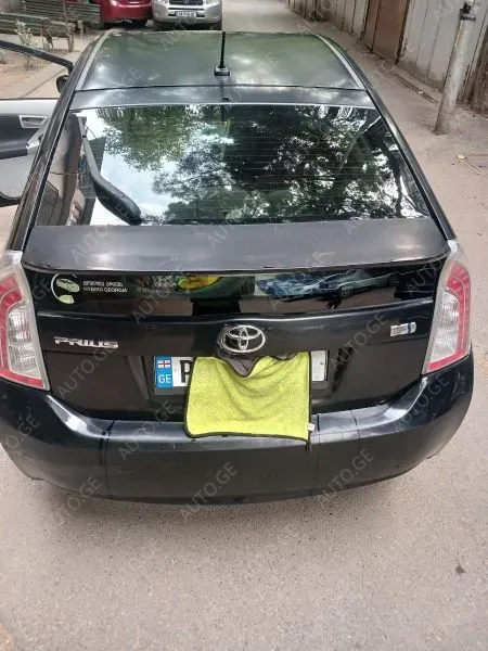 Toyota Prius-Prime 2013 — photo 2