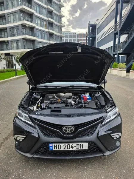 Toyota Camry 2018 — photo 2