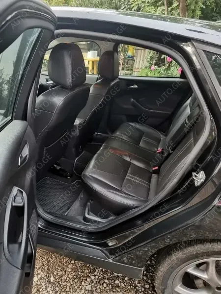 Ford Focus 2013 — photo 2