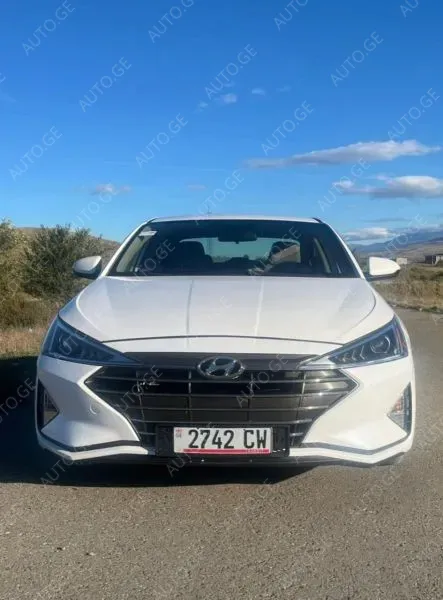 Hyundai Elantra 2019 — photo 2