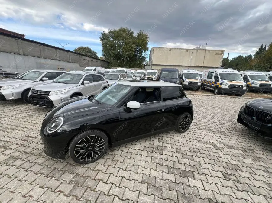Mini Cooper 2024 — photo 2