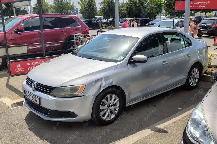 Volkswagen Jetta 2012 — photo 2
