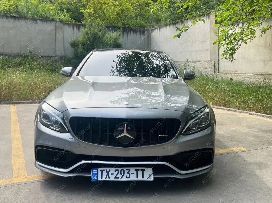 Mercedes-Benz C-63-Amg-S