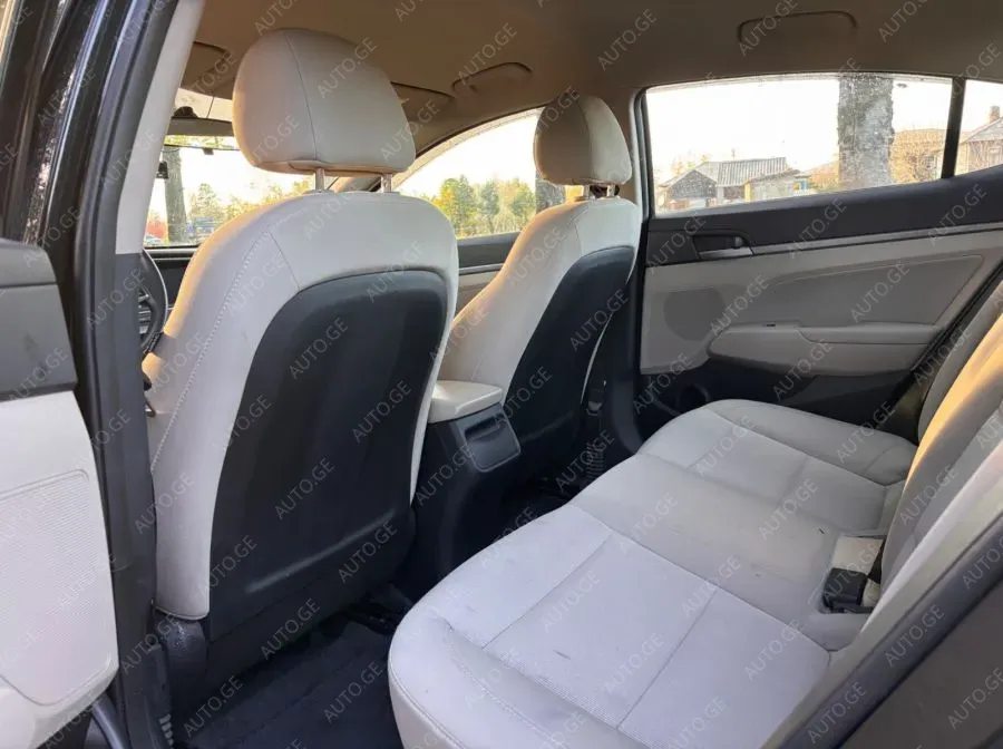 Hyundai Elantra 2016 — photo 2
