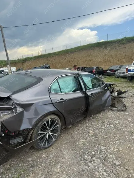 Toyota Camry 2020 — photo 2