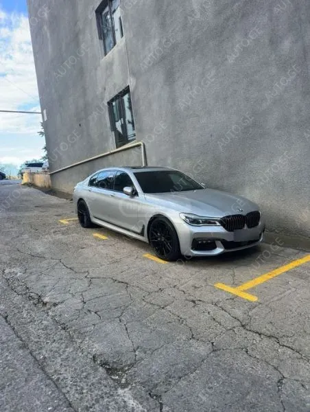 BMW 750 2017 — photo 2