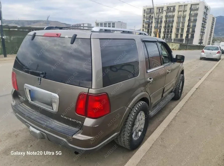 Lincoln Navigator 2003 — photo 2