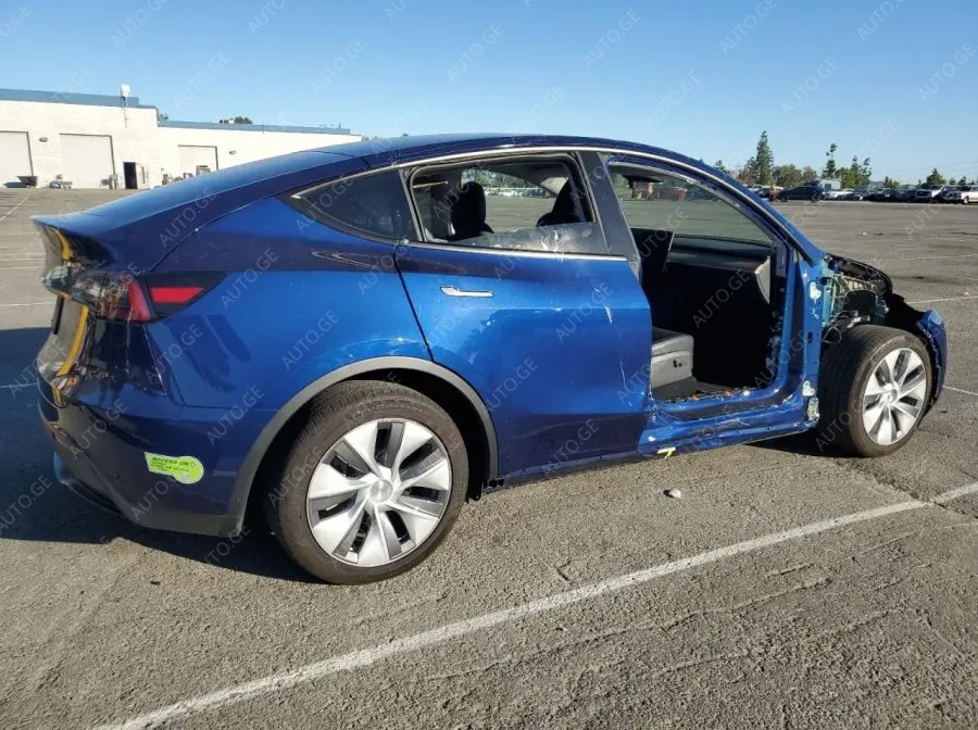 Tesla Model Y 2023 — photo 2