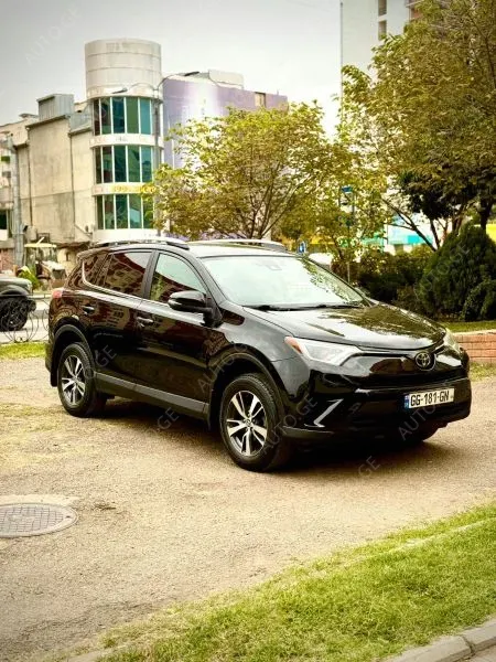 Toyota RAV4 2018 — photo 2