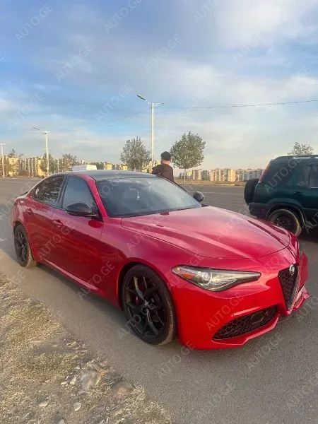 Alfa Romeo Giulia 2020 — photo 2