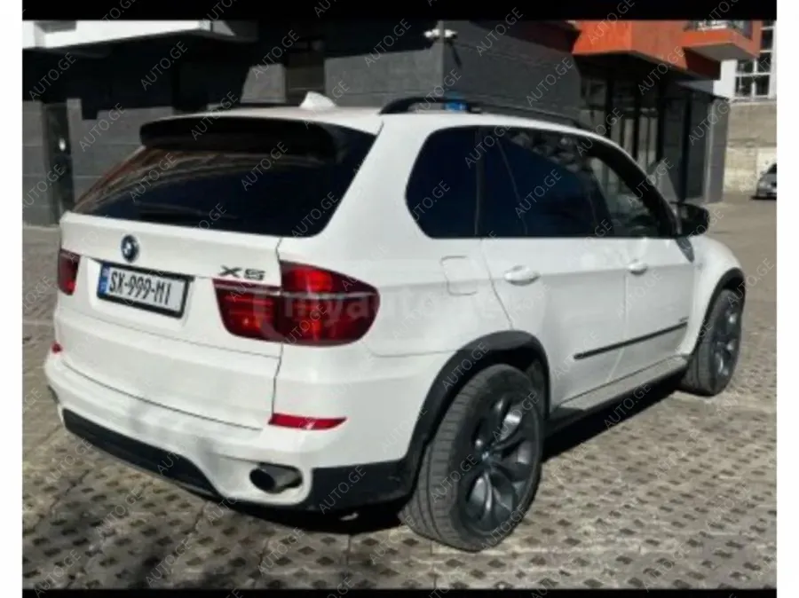 BMW X5 2010 — photo 2