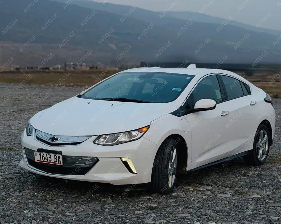 Chevrolet Volt 2019 — photo 2