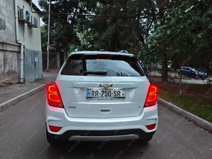 Chevrolet Trax 2018 — photo 2