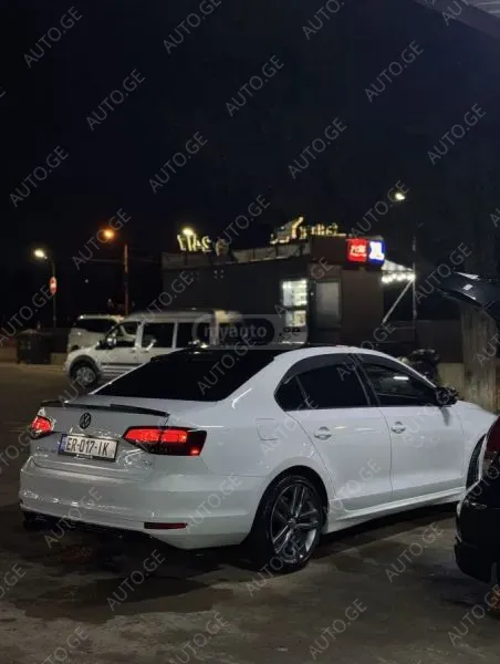 Volkswagen Jetta 2017 — photo 2