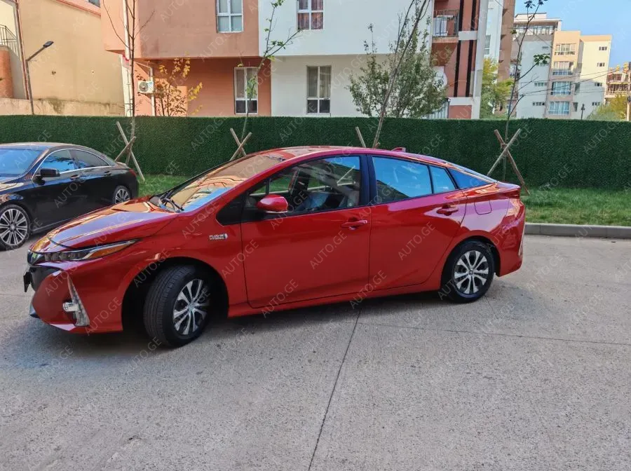 Toyota Prius-Prime 2021 — photo 2