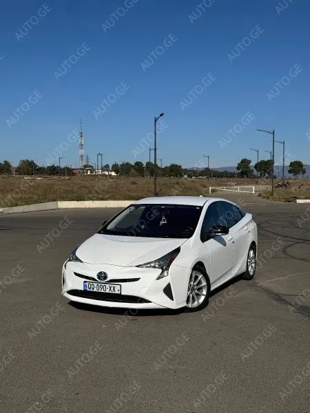 Toyota Prius Prime 2016 — photo 2