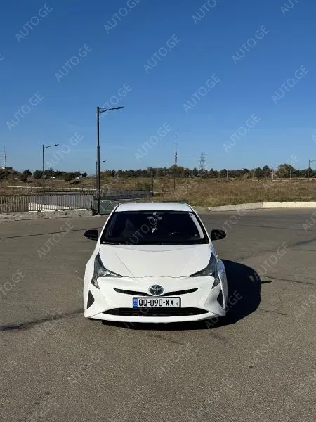Toyota Prius Prime 2016 — photo 2