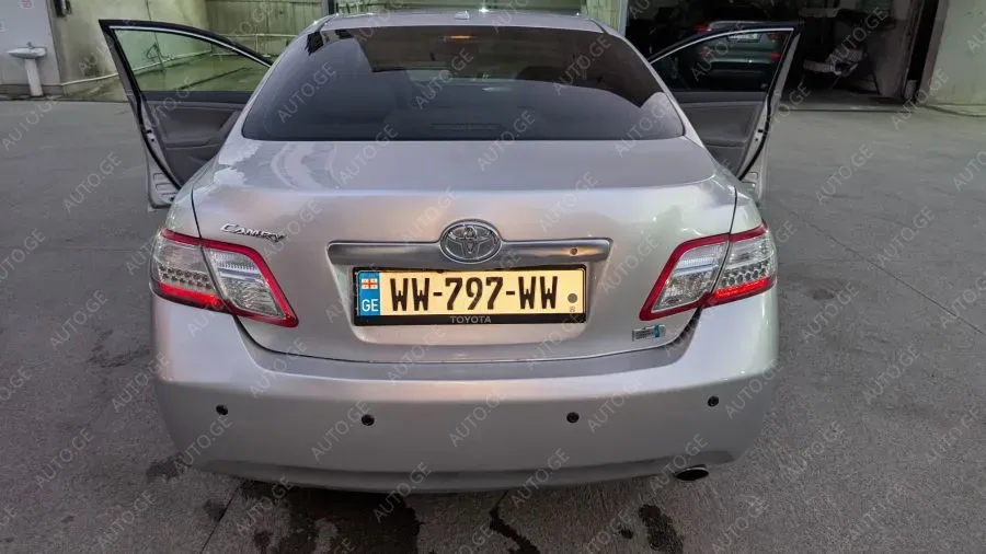 Toyota Camry 2010 — photo 2