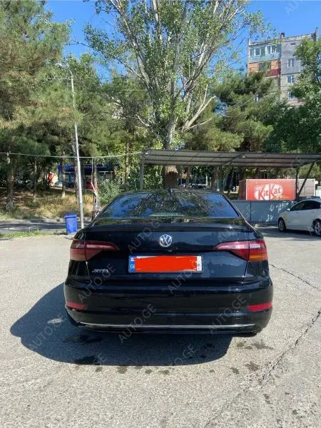 Volkswagen Jetta 2019 — photo 2