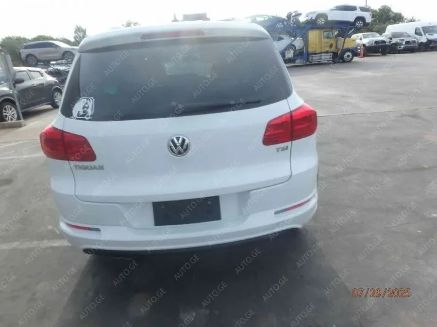 Volkswagen Tiguan 2018 — photo 2