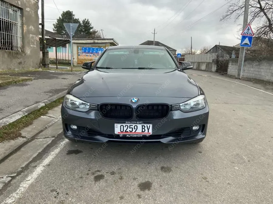 BMW 320 2013 — photo 2