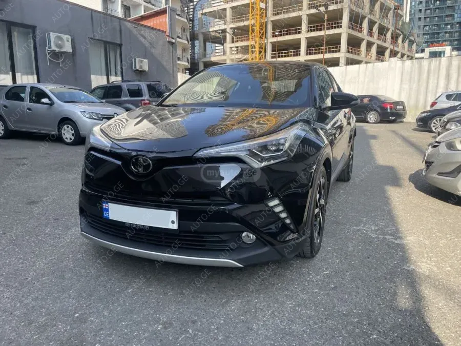 Toyota C-HR 2018 — photo 2