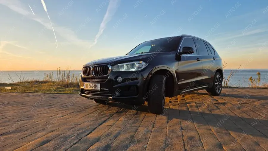 BMW X5 2017 — photo 2